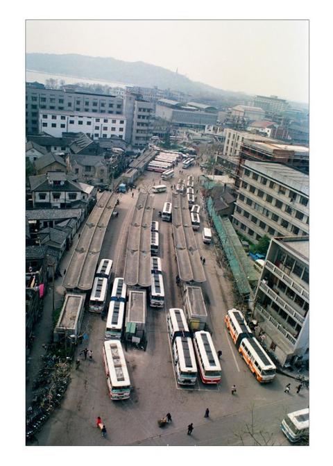 1975年的龙翔公交站