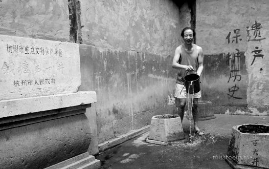 打水钱塘第一井