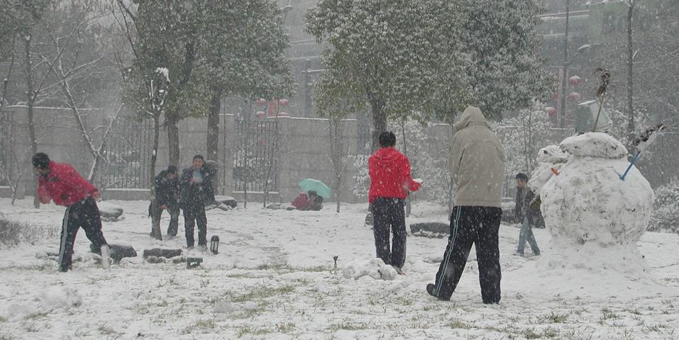 2008年初大雪后的杭高